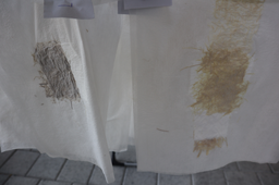 Papierschöpfen mit Naturmaterialien mit selbst gebautem Schöpfrahmen